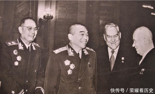 代表团出|1959年，德国领导人提出一个请求，彭元帅听后沉默许久，摇头苦笑