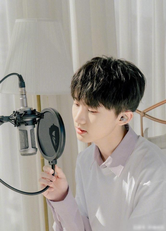  帮唱|《明日之子》官宣马嘉祺，他帮唱银河系乐团，但粉丝做法有失公平