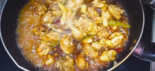 鸡肉|十足家常味鸡肉炖粉条，鸡肉鲜嫩粉条软糯入味，好吃又下饭