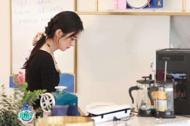  当作|中餐厅把赵丽颖的负面文章当作战绩发出来了？这操作是真的迷！