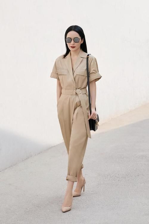 俞飞鸿|俞飞鸿太可了！穿大妈T恤配牛仔裤都这么气质，换别人穿就弱爆了