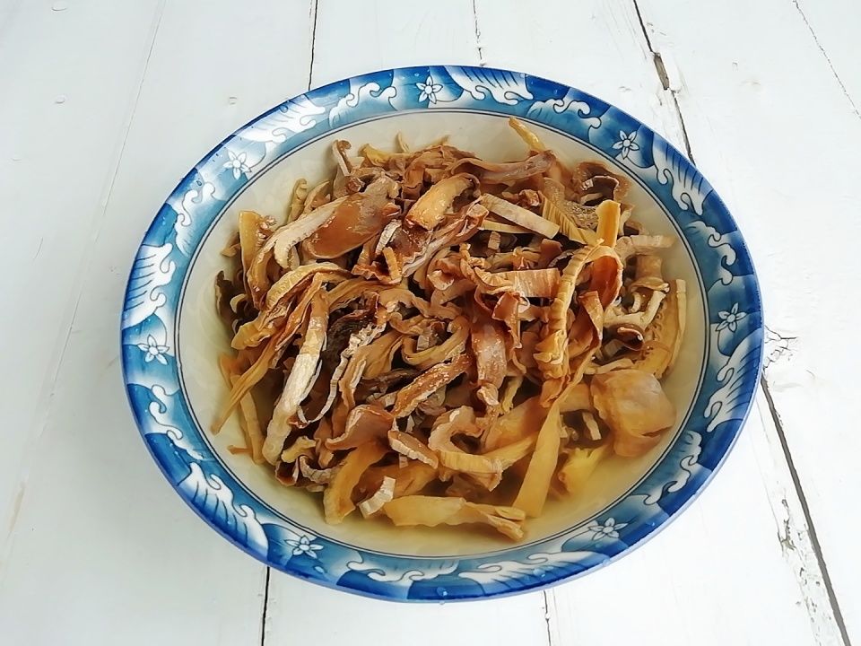 笋干炒肉|五花肉加点它,简单炒一炒,老公胃口大开,下酒又下饭!