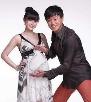 生三娃|刚出名就娶了恩师？8年生三娃低调20年，互相成就的婚姻有多好