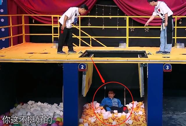 看清|跑男游戏恶搞嘉宾团,看清蔡徐坤的惩罚道具,说好的团宠优待呢?