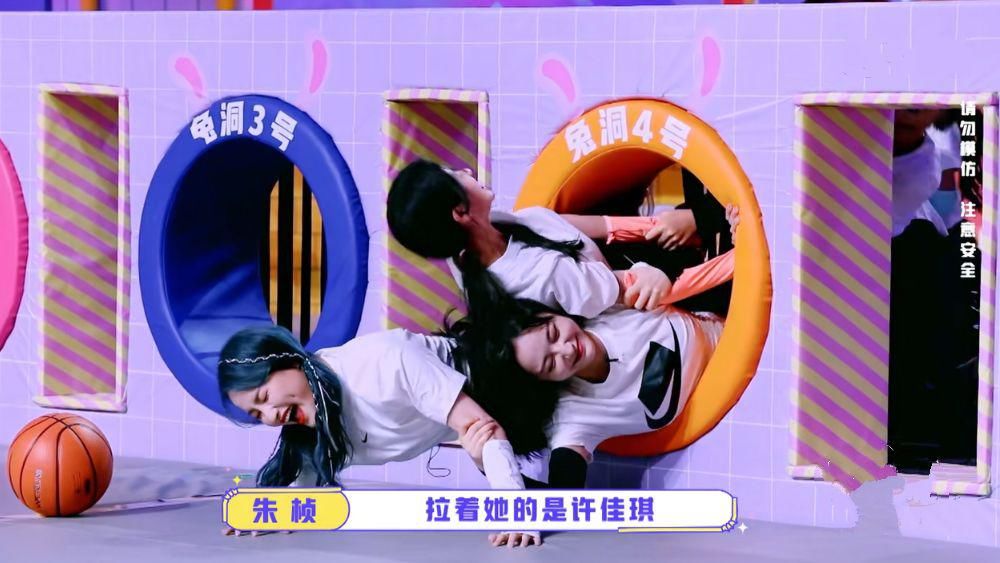  王一博|五人钻一个洞 肖战王一博都不敢这么玩“战狼”女团实至名归