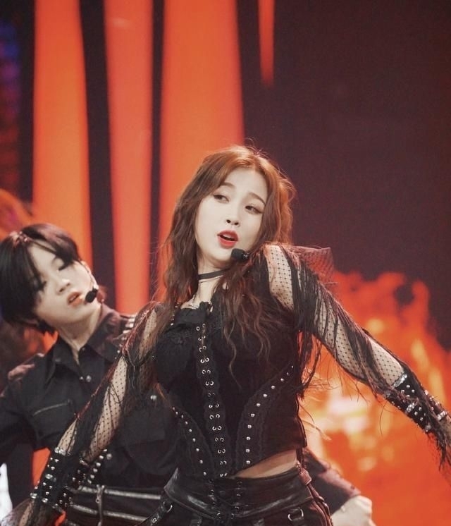 声音|青春有你2总决赛,虞书欣没声音唱功翻车,小鬼看《猎》表情直接