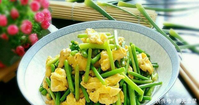 鲜嫩|蒜苔炒鸡蛋,如此美味,饮食清淡,味道鲜嫩可口