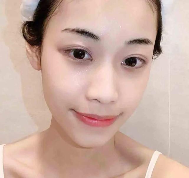  近照|61岁“少女脸”奶奶近照被扒！看完这张脸，6亿直男在线表白：美得太犯规！