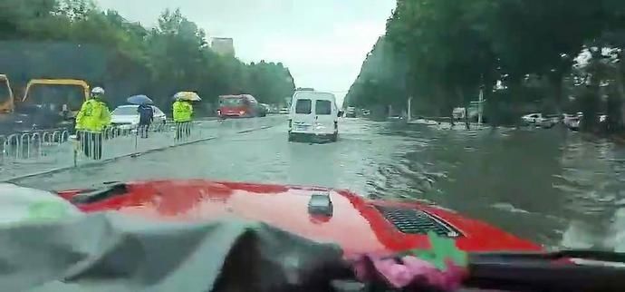  大风|暴雨、大风正在进行！山东各地发布89个气象预警！网友：下得看不见路了......