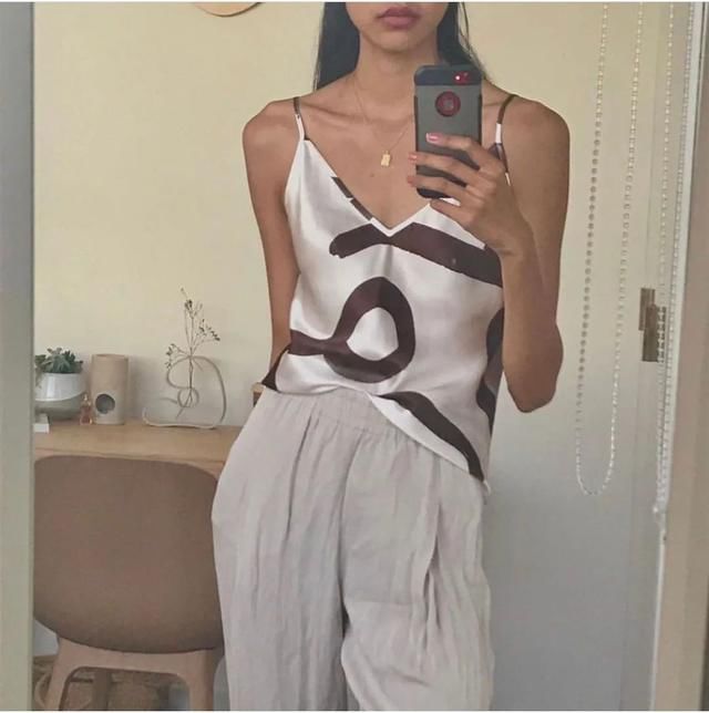 换装|唱出换装神曲《Maria》的华莎，穿衣到底有多百变？