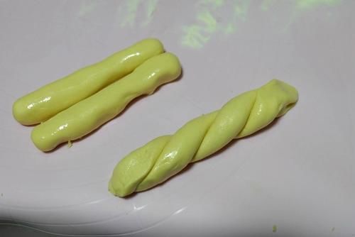  玉米面卷子|玉米面做面食不用蒸，松软细腻底部焦脆，比蒸的香，全家都爱吃