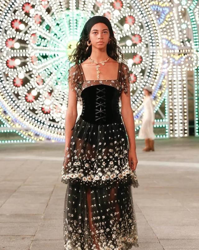  Dior|Dior 在意大利举办了一场没有观众的线下早春发布秀