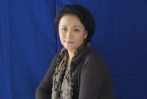 单身|参加节目被乐嘉“突吻”,戏中演寡妇,今66岁依旧单身