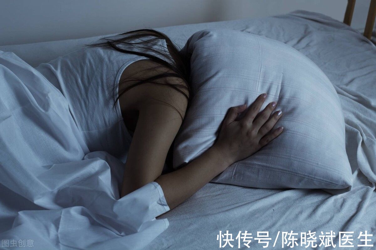 失眠无非三种原因3个经典助眠方(老中医教你3个“助眠法宝”，经常失眠、爱做梦的，不妨赶紧试试)