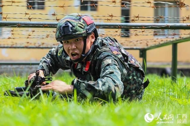 三伏|广西来宾：武警官兵三伏酷暑练兵忙