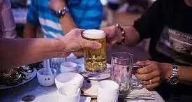  带到|男子醉酒后，竟被“哥们”带到酒店……