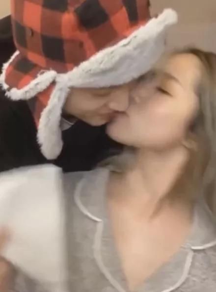  表演|16岁男友学表演学舞蹈练钢琴累吐血,连换男友萧亚轩恋爱还是养儿