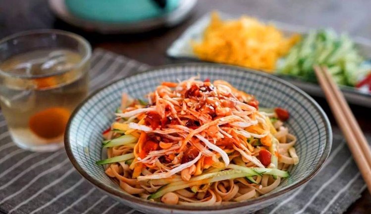  面条|夏日里的“新贵”，鸡丝凉面，专制各种高温期食欲不振的小吃货
