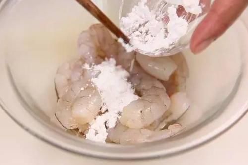  清洗干净之|七月还在做油焖大虾？不如将虾这样做，营养美味，鲜嫩可口