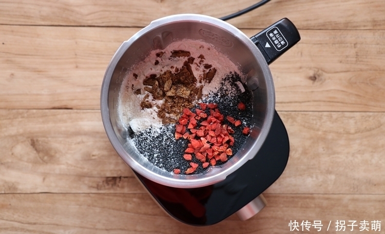 适合|适合秋天吃的一种食材，炒好囤起来，想吃舀一勺，常吃对头发好