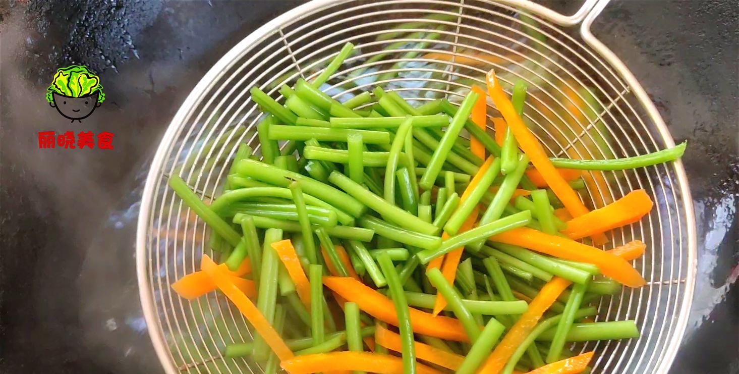  红薯|红薯梗有人焯水，有人直接炒，都不对，教你解馋吃法