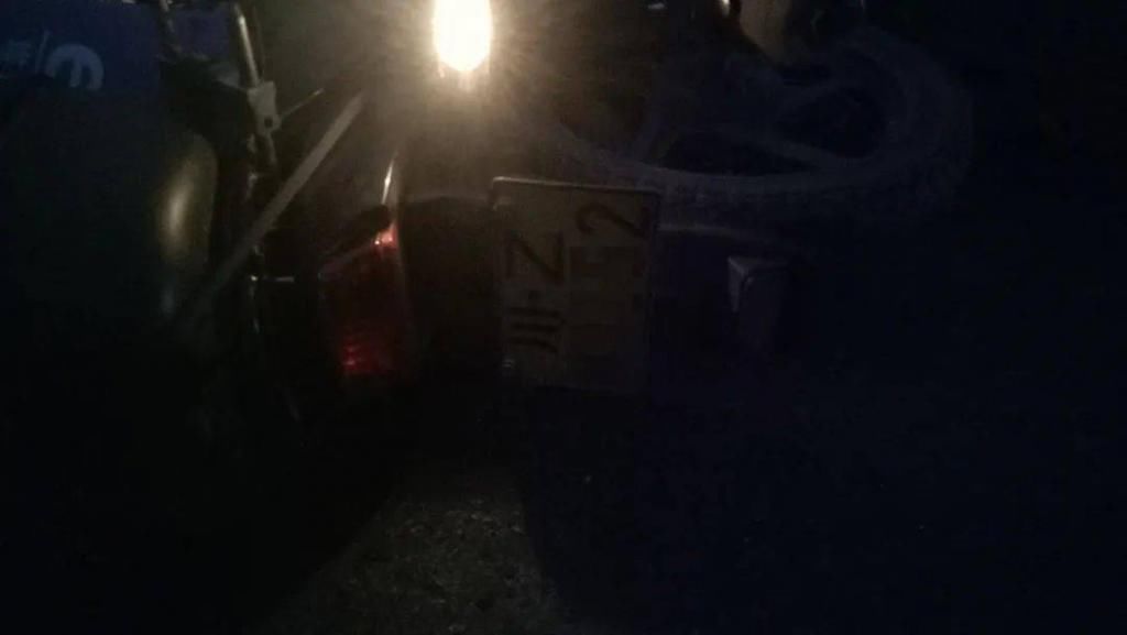  摩托车|昨晚尚义大道一60岁左右男子驾驶摩托车摔倒多处受伤