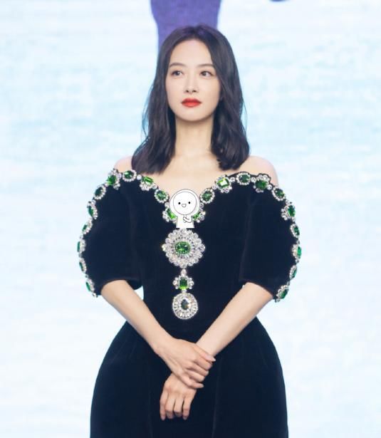 看着特别|宋茜越来越有“阔太”感，抹胸裙上“亮钻”加“宝石”，真有范