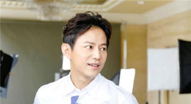  档综艺|她终于被轰出快乐家族, 何老师挥手告别, 网友: 早该走了