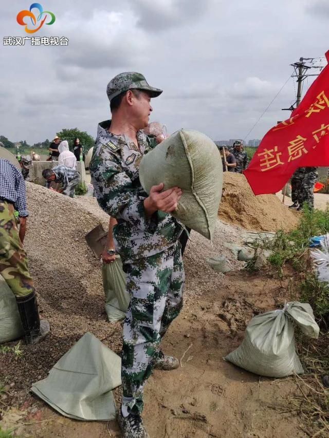 责任|在汉逆行的杨东旭:勇敢过后 全是责任