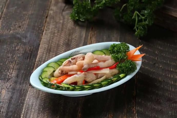 黑鱼|【吃堂】鲜辣酸爽的汤+Q弹嫩滑的鱼,这家店就凭一道菜打天下,够用了!