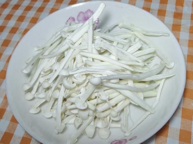 窍门|适合夏天喝的汤,豆腐三菌汤,三个窍门,鲜香嫩滑,好吃开胃下饭