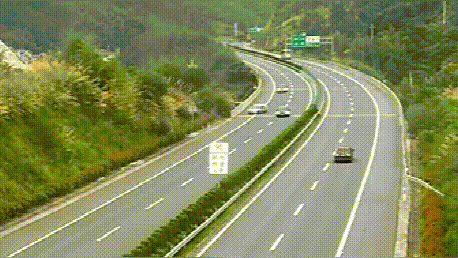  司机|司机分心驾驶，车辆上演“空中翻转”，所幸人员系了安全带！