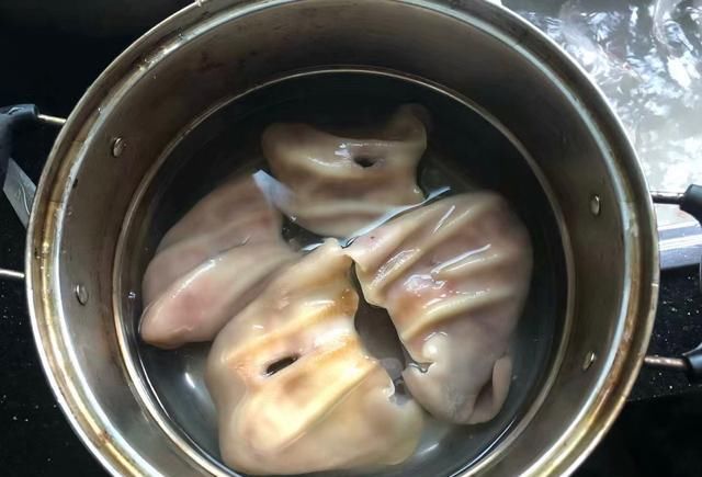 下酒|猪身上最脆爽的一块肉,简单卤一卤,下酒下饭还能美容养颜