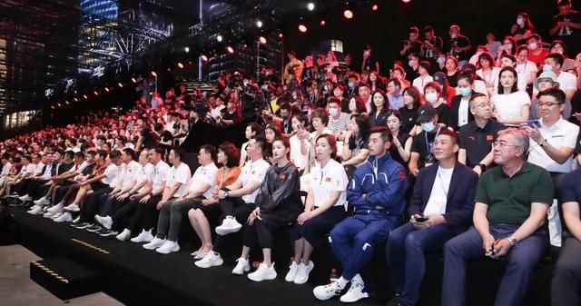  自豪感|嘿，最有自豪感的穿法是什么？这次有答案了