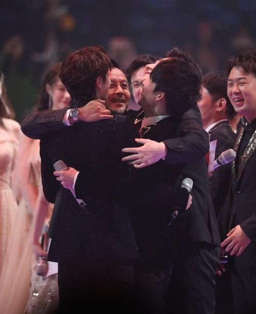  粉丝|王一博节目中主动提起摩托车比赛，汪涵只说了四个字，粉丝却泪崩了