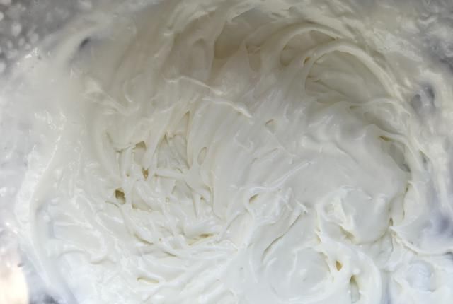 操作|法式甜点草莓慕斯,颜值高口味赞,操作非常简单,跟我一起做起来