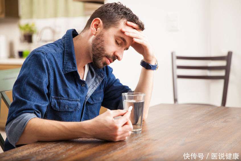 尿路结石怎么治疗好得最快(得了尿路结石怎么办？医生：建议采用这5种方法，可有效排出结石)