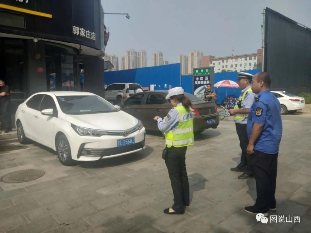 乱停乱放|临汾夜间停车开始重点整治