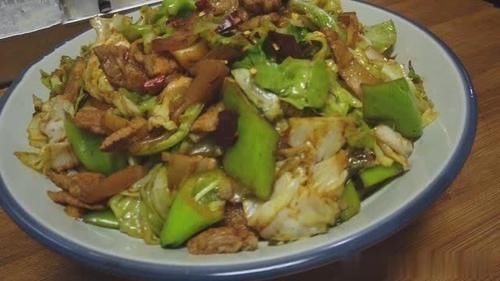  上桌|红薯粉条家常菜做法来啦！一大盘子菜，上桌瞬间被抢光