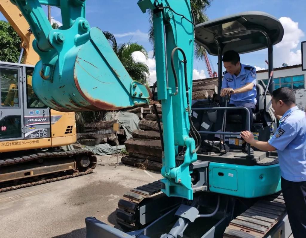  二手挖掘机|团伙跨多省走私挖掘机，案值约8.6亿！