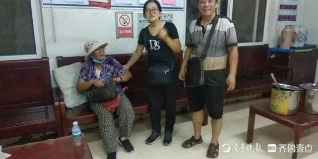  驾驶员|老人深夜坐公交车迷路 ，驾驶员帮忙联系家人