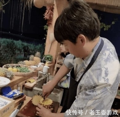  黄磊|继黄磊“假炒菜”后，张子枫这一做法又暴露节目真实性，当我傻？