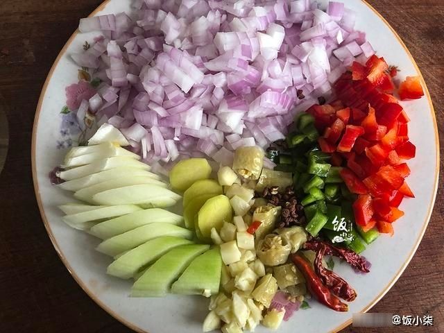 翻炒|炒田螺记得先焯水!厨师分享秘制做法,在家也能做出大排档的风味