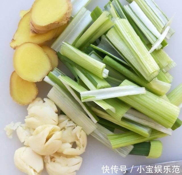 鲜香|梭子蟹炒年糕,鲜香软糯最迷人