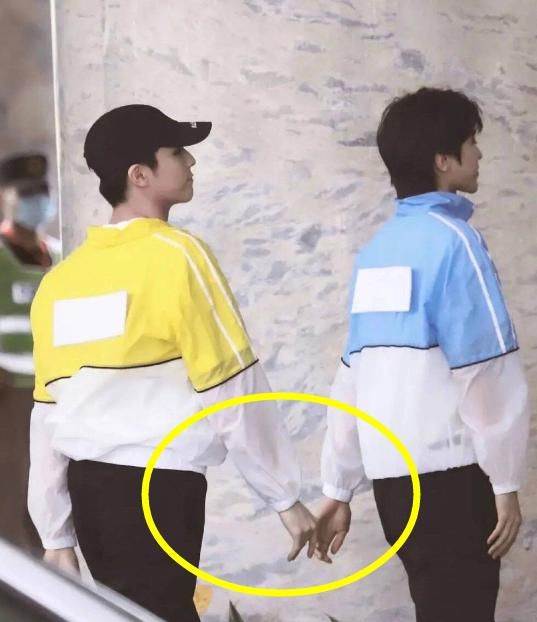  得知|下期迎来蔡徐坤最期待嘉宾，两人见面就黏一起，得知身份：没资格酸