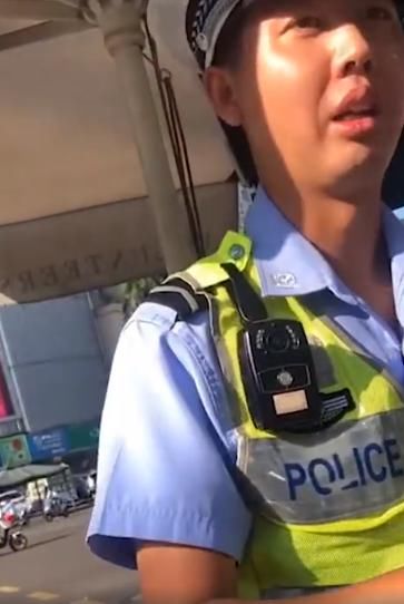  交警|大白天小姑娘和交警叔叔玩“套路”交警蒙了 网友：这样的套路可以多点