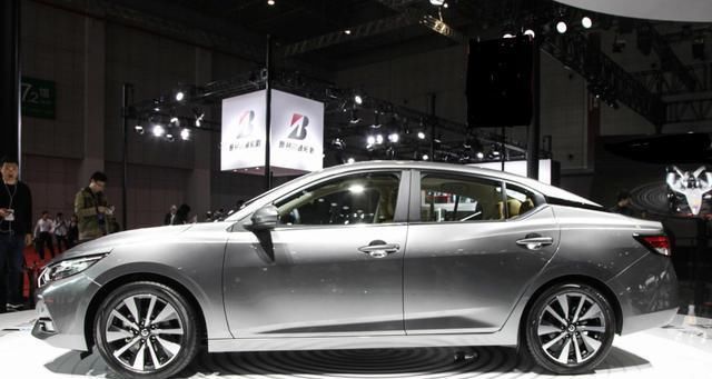  自带|公认的“家轿之王”，自带沙发座椅，配CVT油耗低至4.9L