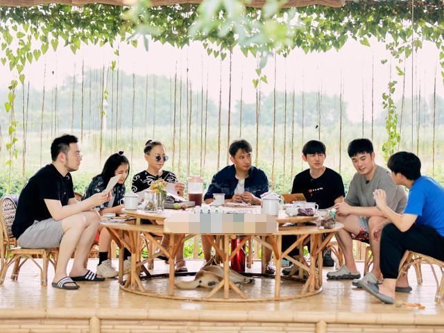 向往的生活|《向往4》收官,黄磊借宋丹丹敲打节目组,一句话暗示下季嘉宾