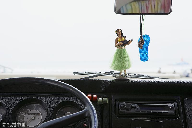  交警|男子开面包车上高速 交警一瞅车轮立马发现秘密