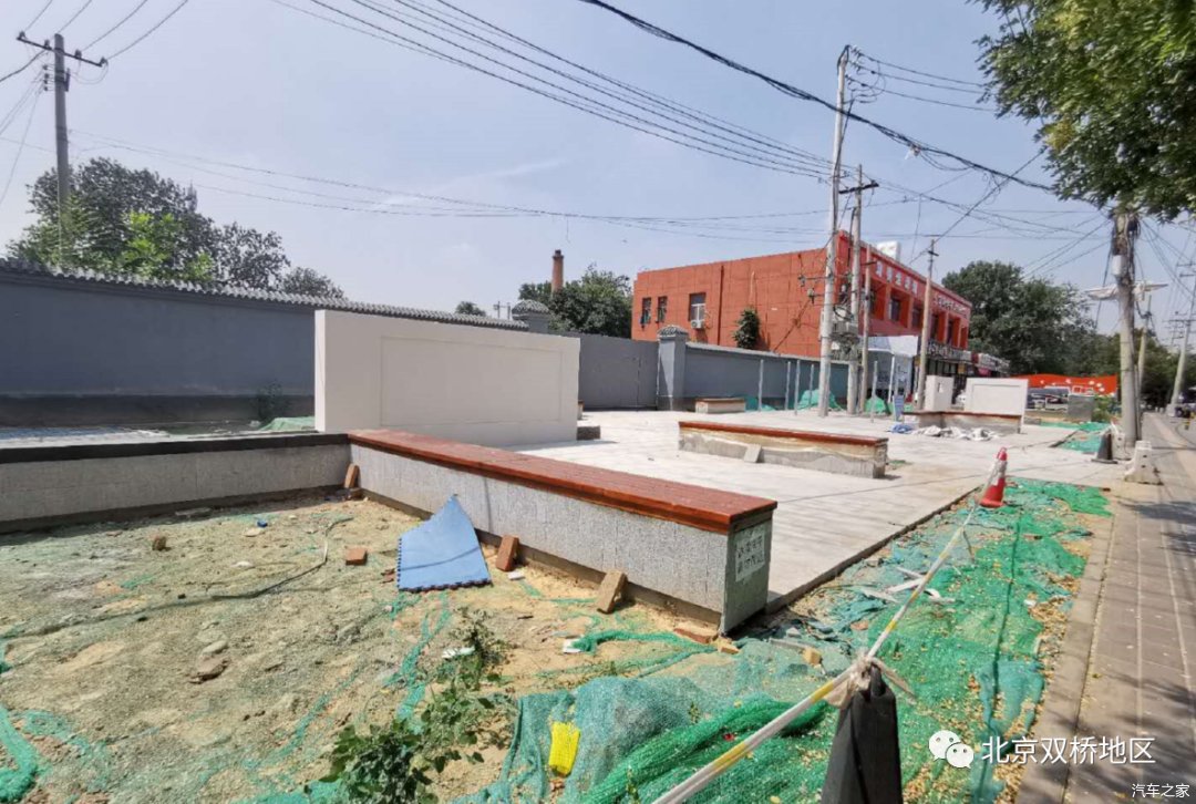  双桥|花图腾惹人眼 双桥路景观终揭开神秘面纱